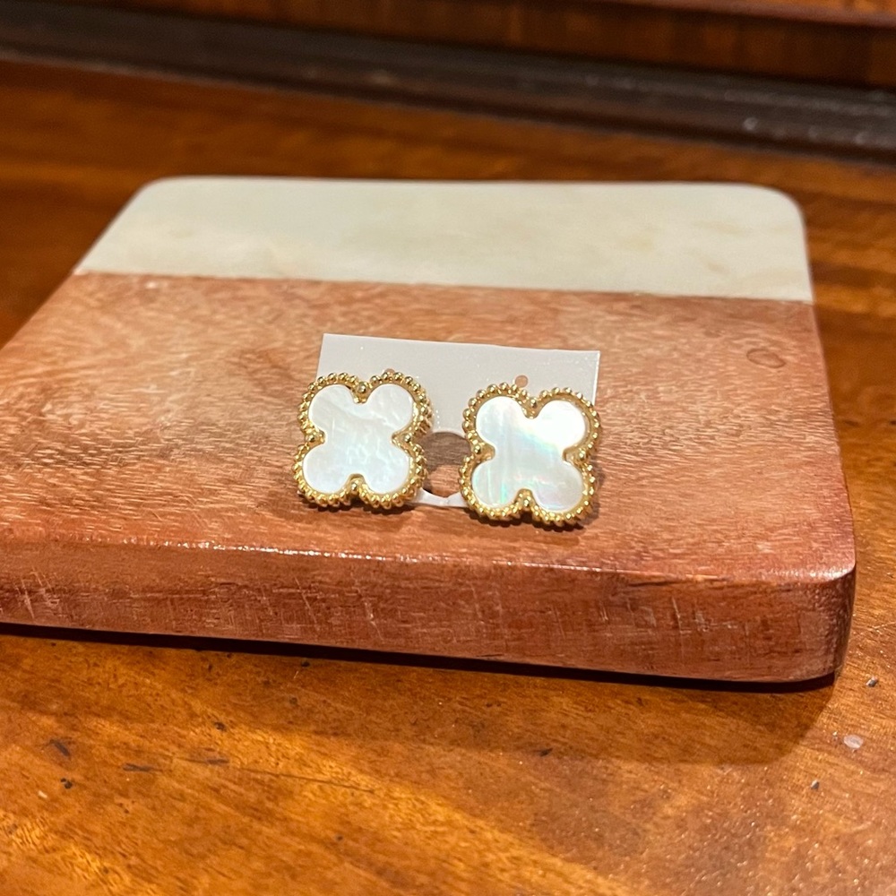 Gold Plated White PearlyClover Earrings